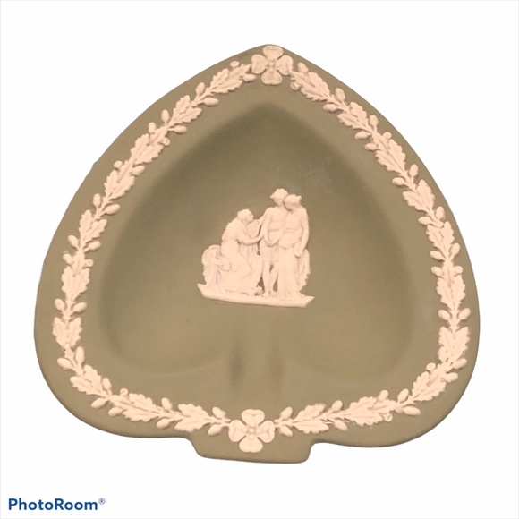 VINTAGE WEDGWOOD JASPERWARE ASHTRAYS - SET OF 2 BLUE & 1 GREEN - Picture 16 of 16